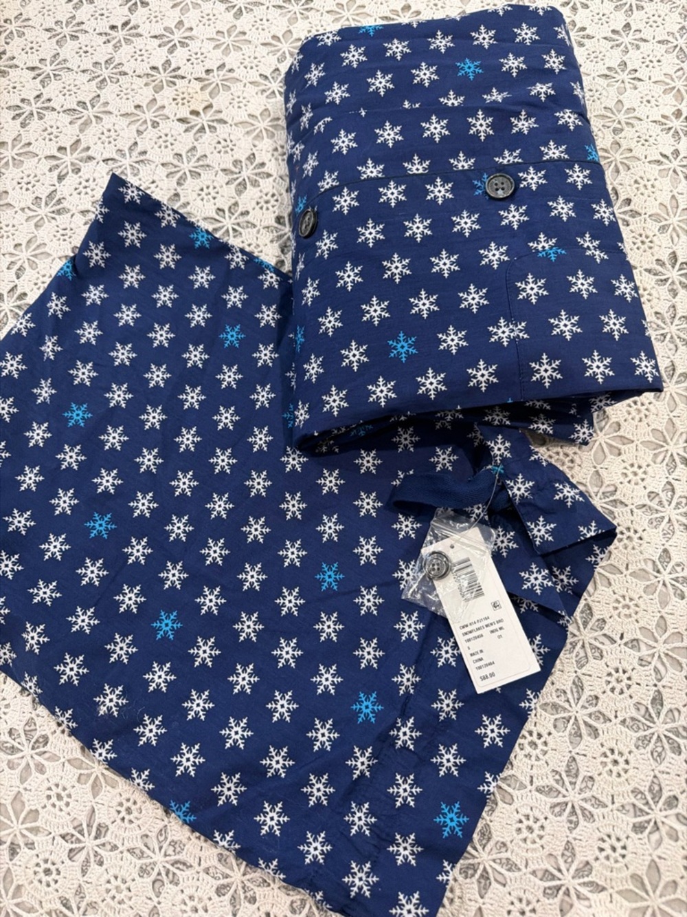C. Wonder Men's Snowflake
Pajama Set S
